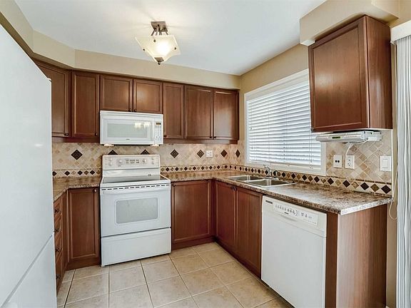 2nd image of 2298 Grand Oak Trl