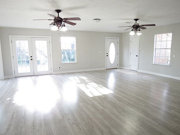 4th image of 3522 Avenue F