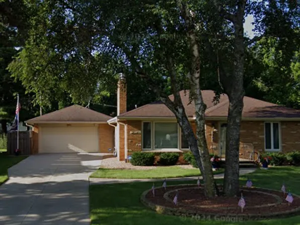 1800 Lydia Ave W, Roseville, MN 55113