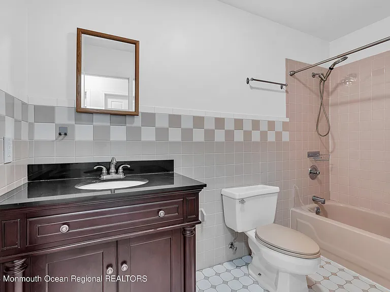 4 Lisa Ct — Photo 16