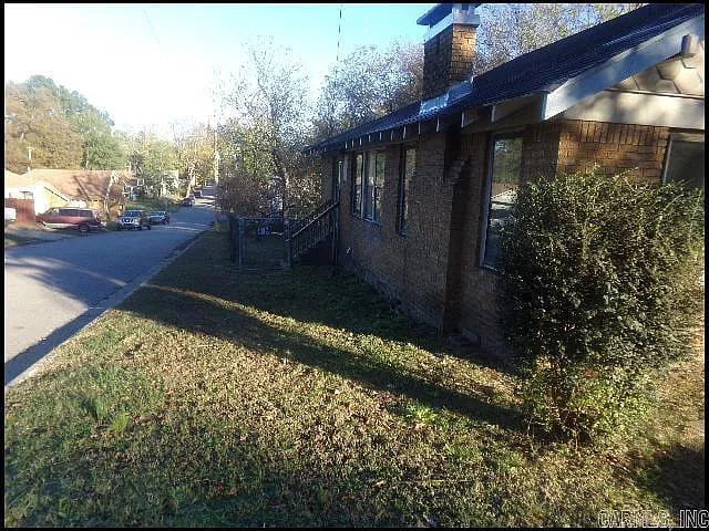 1024 Park Dr — Photo 3
