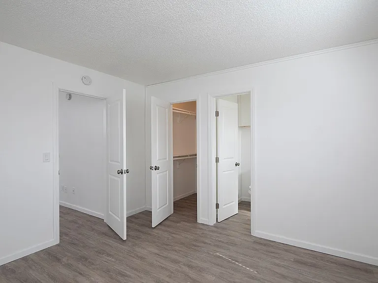 Aztec Pacific Apartments — Photo 68