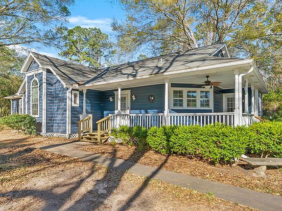 3rd image of 201 Pine Rd