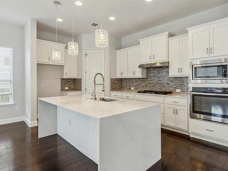 11813 Quintana Cv — Photo 9