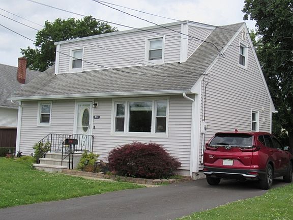 3rd image of 913 Boesel Ave