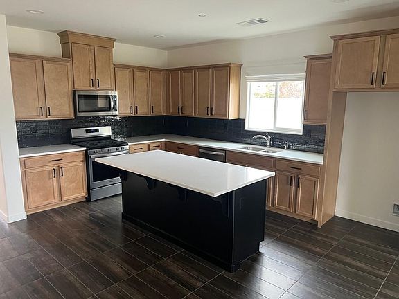 3rd image of 8900 Benitez Dr
