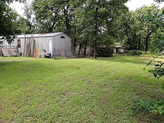 3rd image of 129 Twelve Oaks Cir