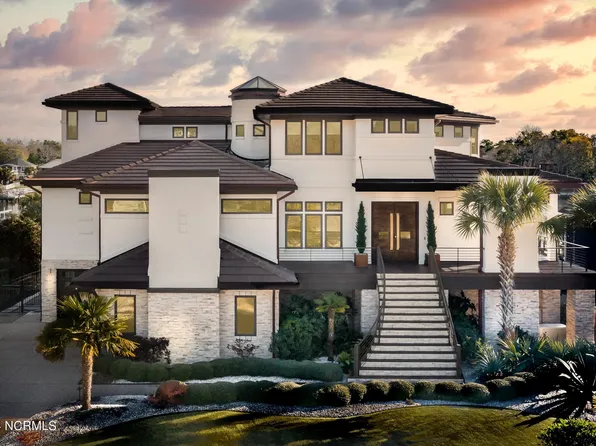 2751 Pinecrest Drive SE, Southport, NC 28461