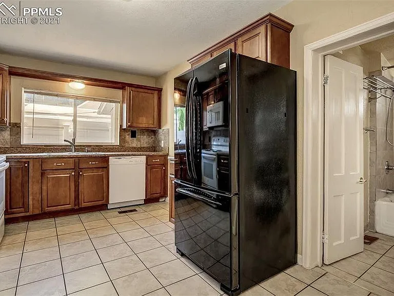 502 E Boulder St — Photo 7