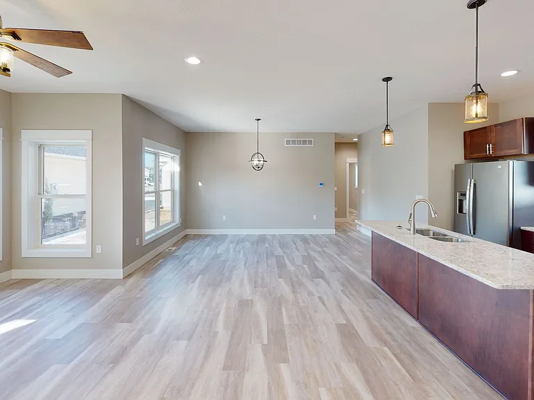 1003 E Maple Ave — Photo 3