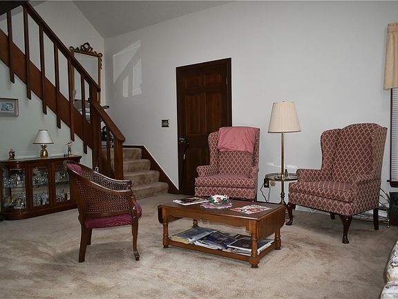 5th image of 306 Bridlewood Dr