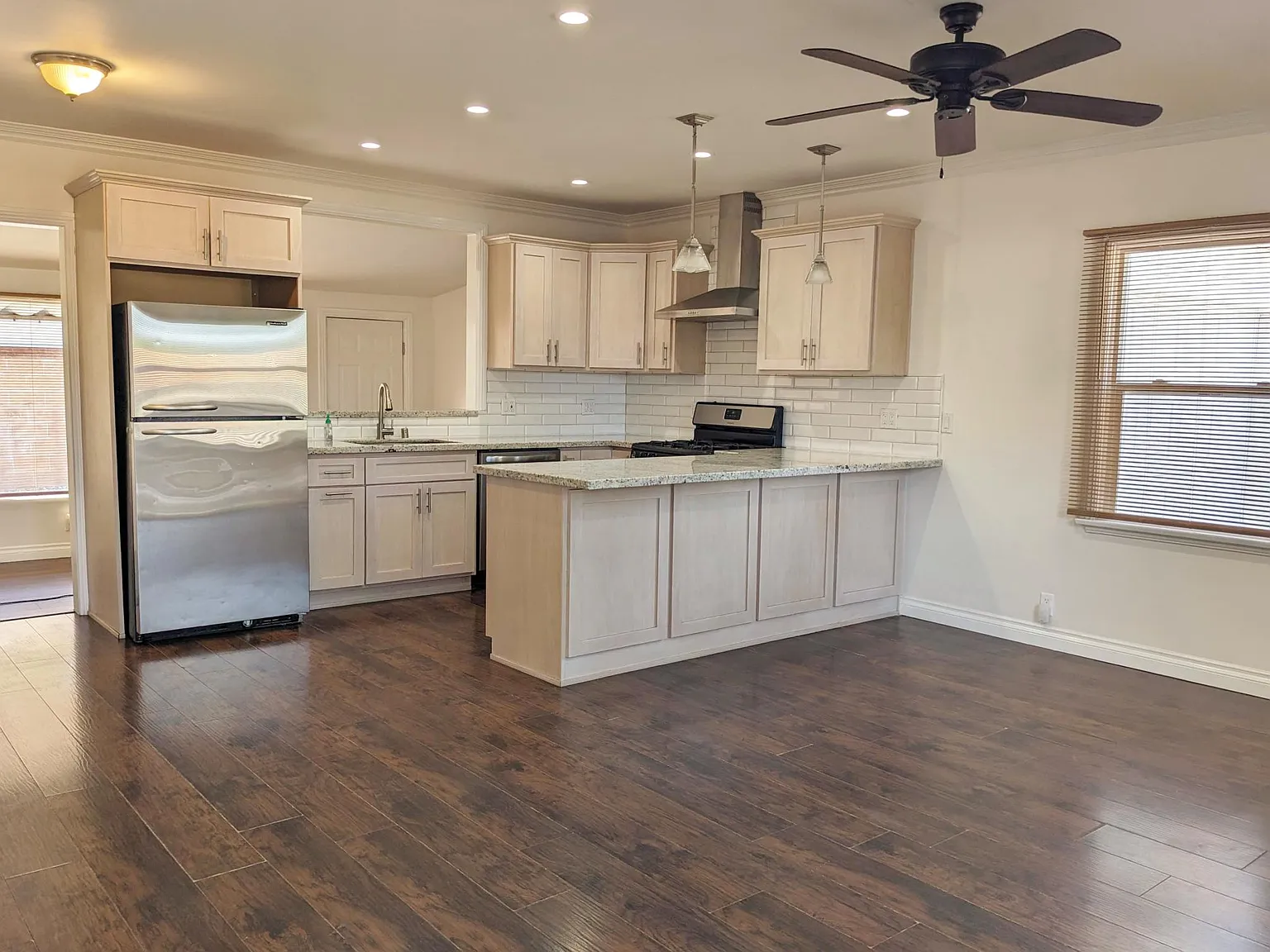 2 bed, 952 sqft, $2,900 — Photo 3