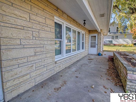 2nd image of 109 E Campbell St