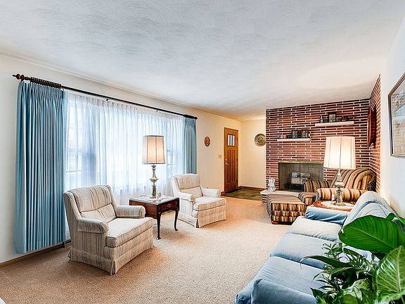 4th image of 1267 E Meadowbrook Dr