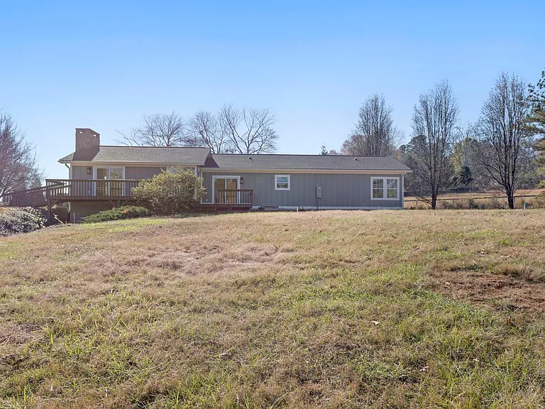 100 Gilbert Rd — Photo 31