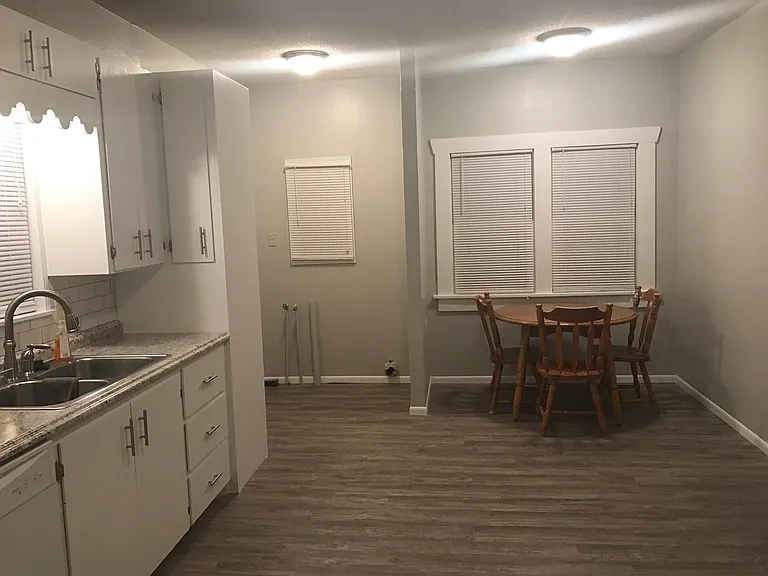 225 N Charles St — Photo 5