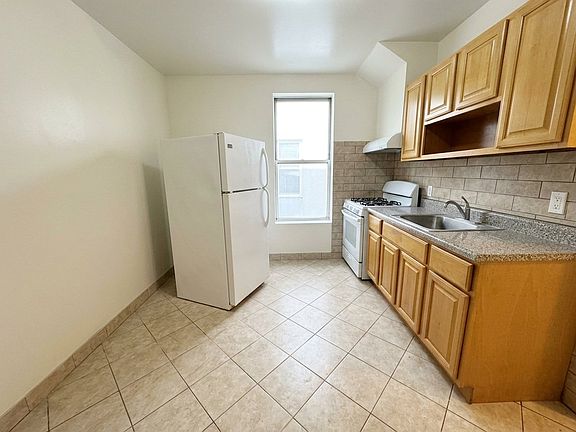 4th image of 4816 8th Ave #3F