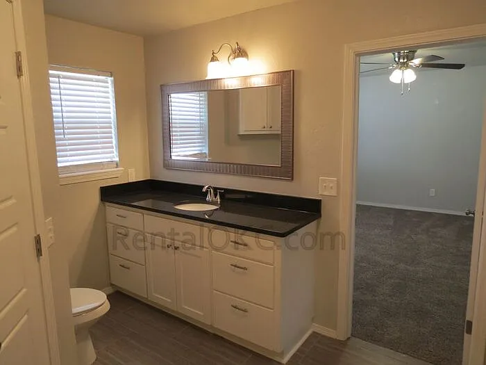 5320 N Drexel Blvd — Photo 10