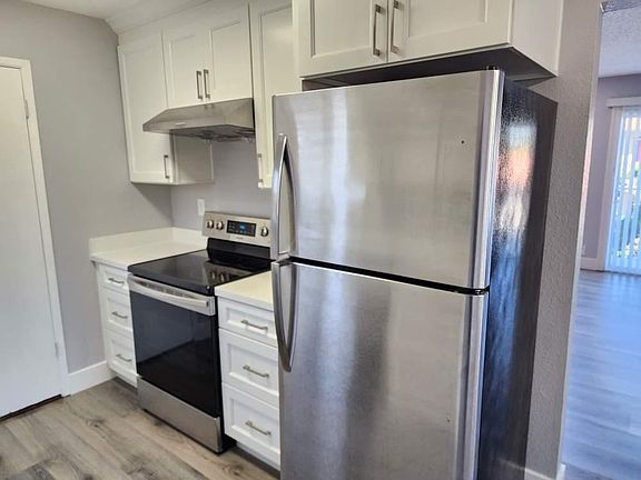 4th image of 1539 Moorpark Ave APT 4