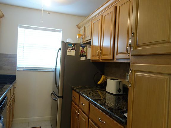 5th image of 7228 W Oakridge Cir