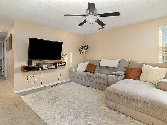 4th image of 4229 Briarwood Dr APT 4