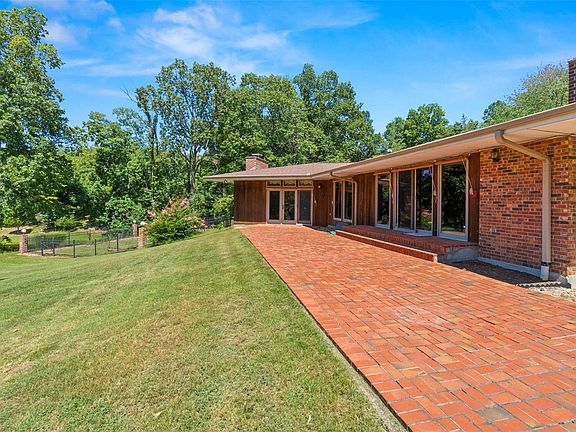 5th image of 3449 Lakewood Dr