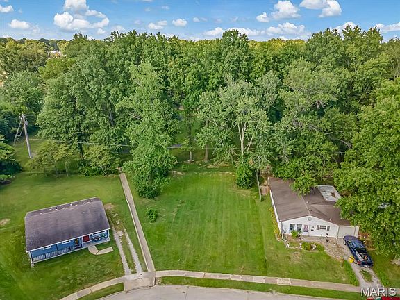 4th image of 49 Scarlet Dr