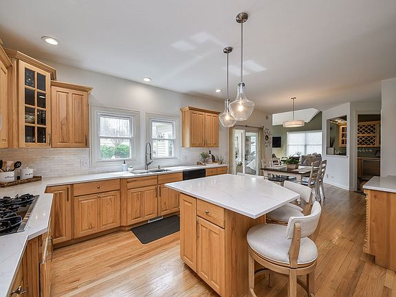 5th image of 1122 Schiedler Dr