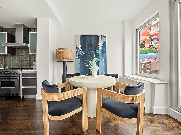 3rd image of 1050 Jackson Ave APT 3A