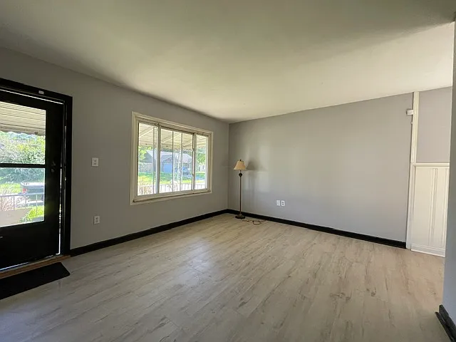 2895 Hyannis Dr — Photo 4