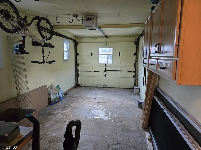 8 Spring Ln — Photo 23