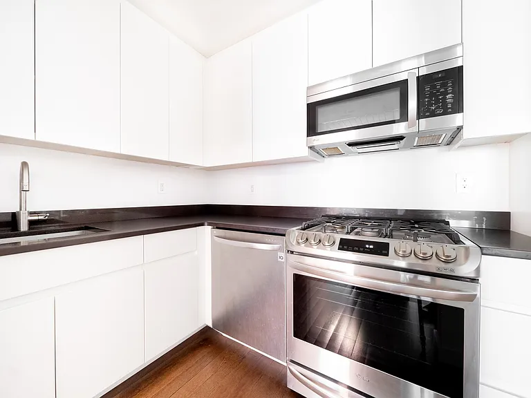 420 E 64th St #W6A — Photo 4