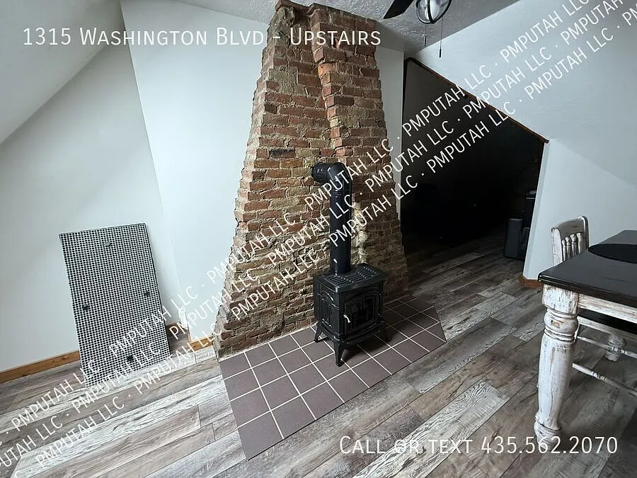 Building Photo - 1315 Washington Blvd #UPSTAIRS