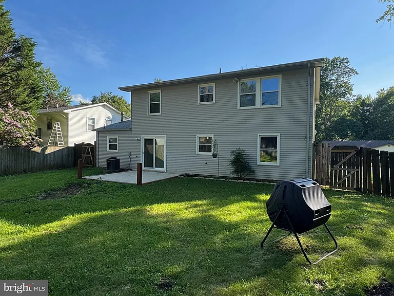 1717 Fallsway Dr — Photo 2