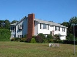 17 Pinebrook Dr, Easthampton, MA 01027