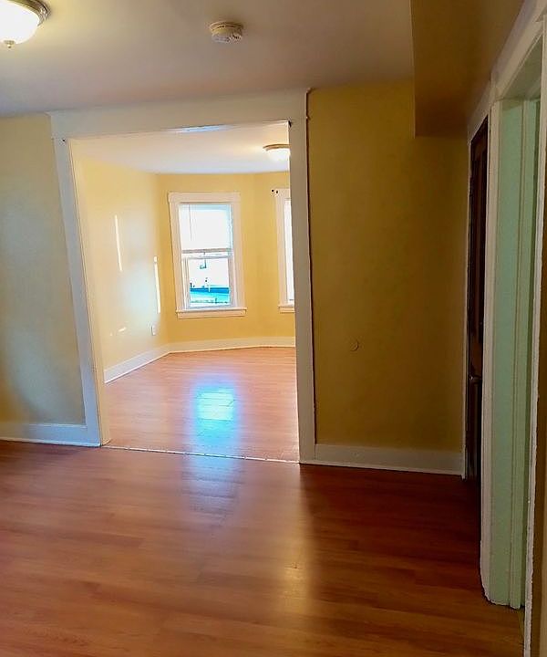 2nd image of 921 Bridge St Floor 3
