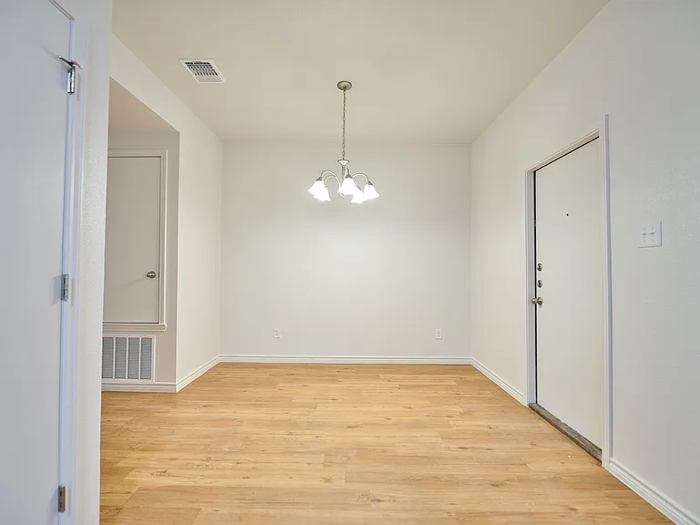 1813 Clovis Dr — Photo 5