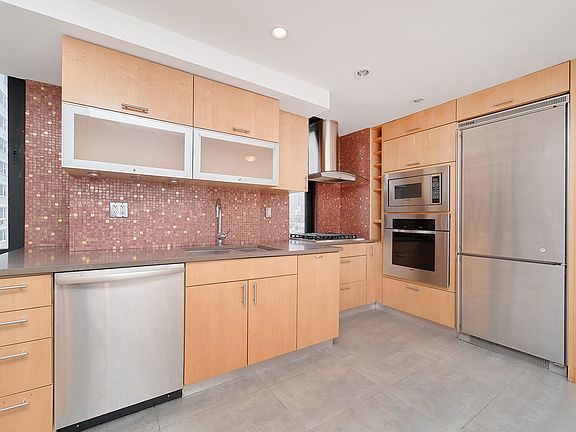4th image of 455 E 86th St
