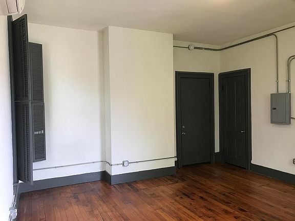 5th image of 2632 Eden Ave APT 1