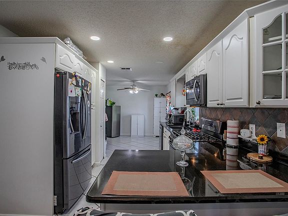 3rd image of 857 Anderson Dr