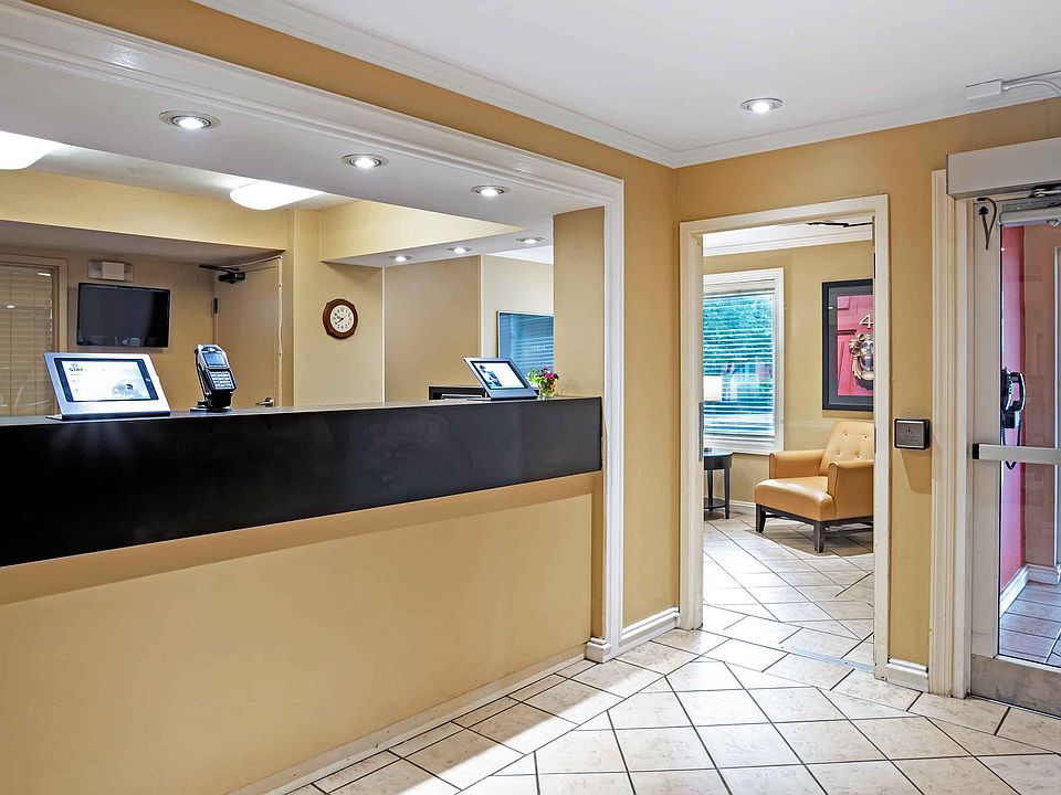 Lobby and Guest Check-in