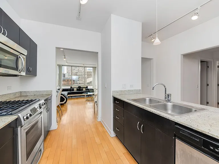 8 E Randolph St #2107 — Photo 8