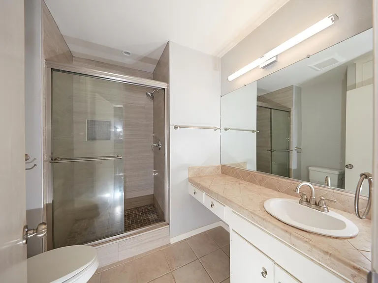 Main Bedroom Bathroom