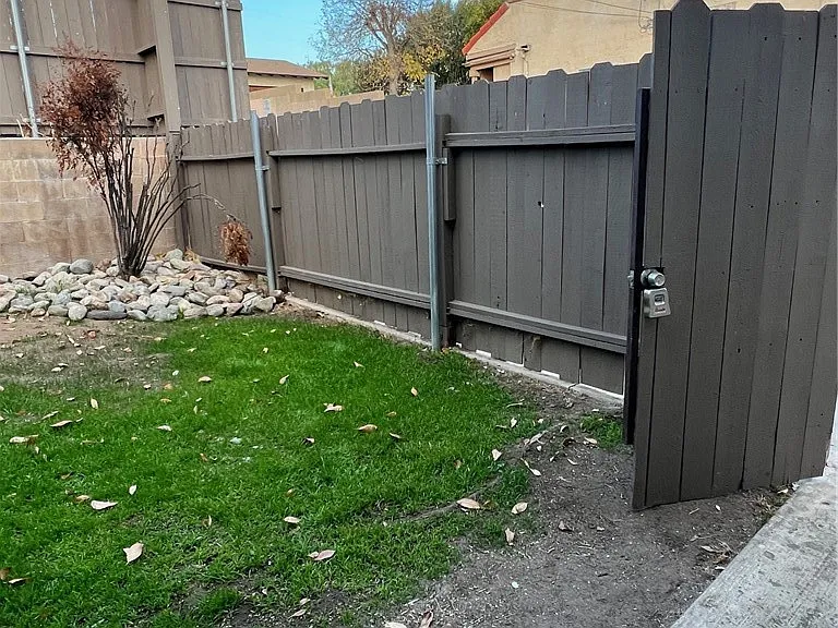 235 W 4th St — Photo 21