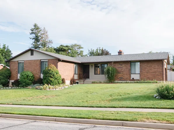1157 E Creek View Dr, Fruit Heights, UT 84037
