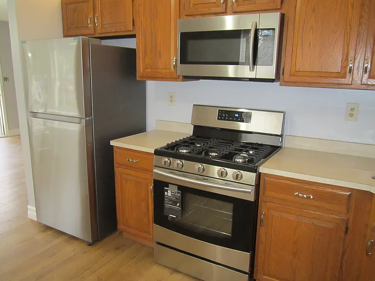 92 Versailles Ct — Photo 10
