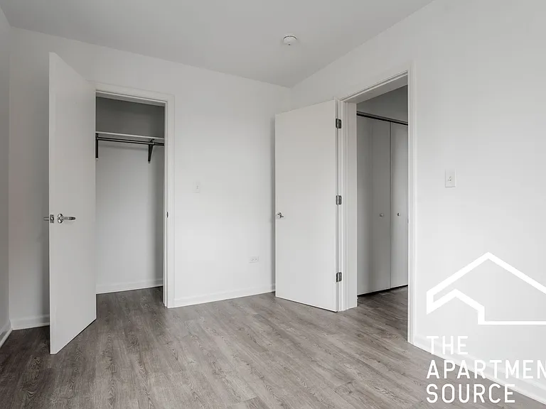 940 W Winona St #505 — Photo 9