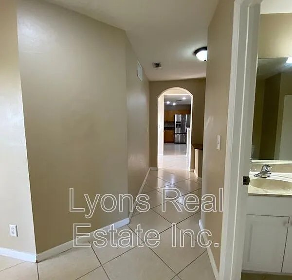 1104 NW 11th Pl — Photo 17