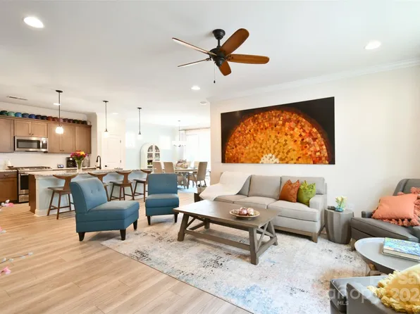 6136 Pier Dr, Denver, NC 28037