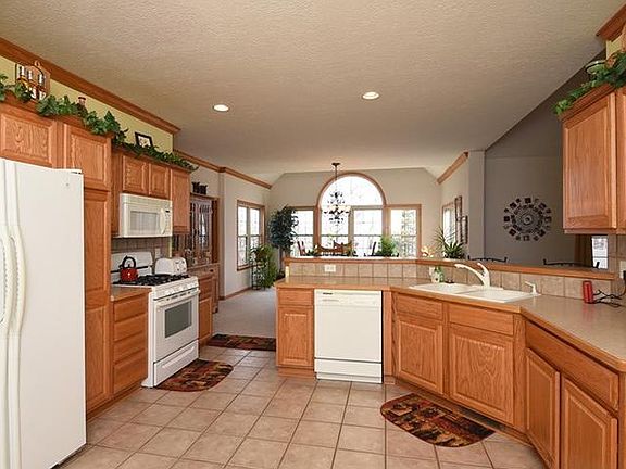 5th image of 3695 White Oak Dr